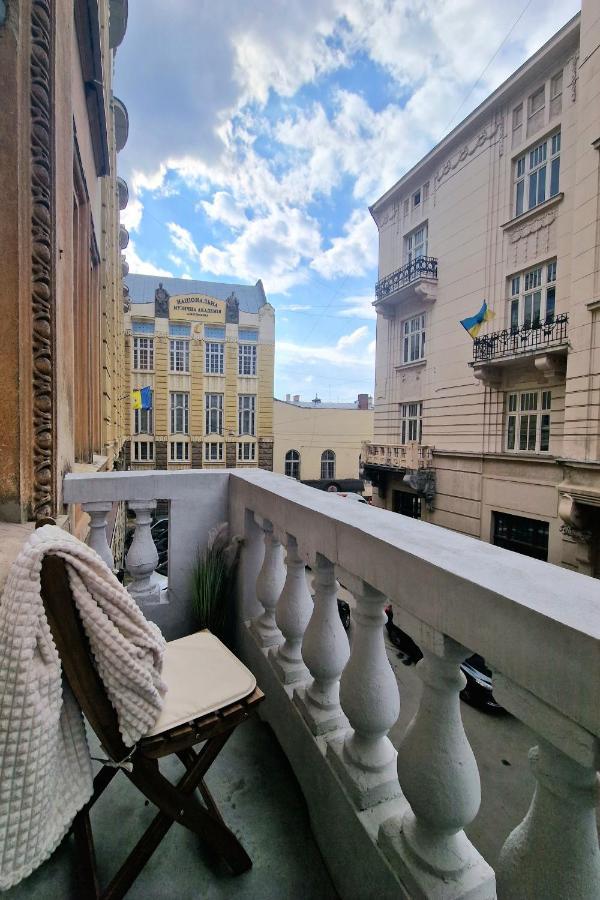 公寓 Leoclassic With Balcony In Center *
